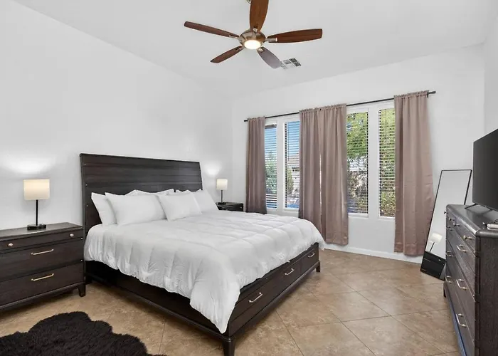 Pickleball 6 Min To Cardinals Dt Phx 25 Min Holiday home Glendale