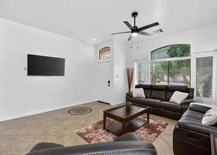 Pickleball 6 Min To Cardinals Dt Phx 25 Min Holiday home Glendale