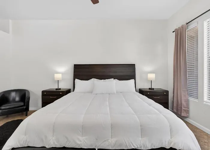 Pickleball 6 Min To Cardinals Dt Phx 25 Min Holiday home Glendale