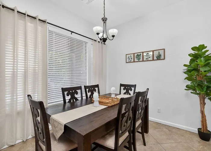 Pickleball 6 Min To Cardinals Dt Phx 25 Min Holiday home Glendale